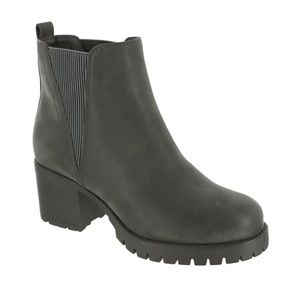 MIA Women’s Jody Ribbed Lug Sole Chelsea Boot - New In Box - Reemoly